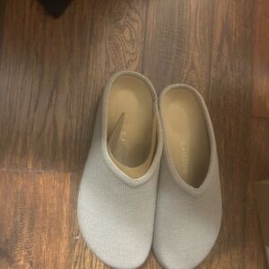 Rothy's never worn- casual clog in dove